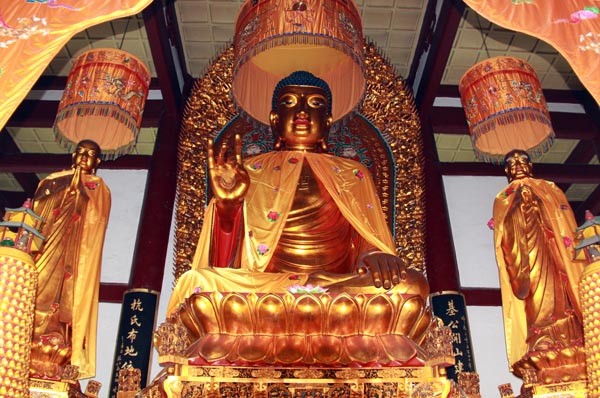 大雄宝殿中的三身佛像是哪三位？1.jpg